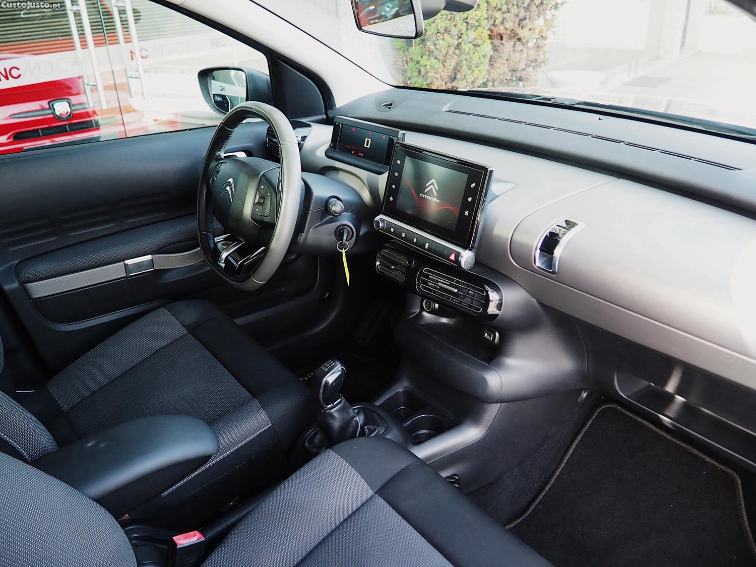 Citroën C4 Cactus 1.2 Shine 110cv — fotografia 3