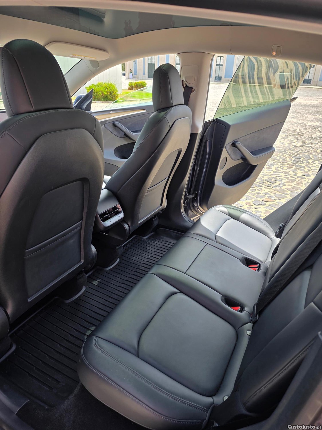 Tesla Model Y Long-Range Dual Motor AWD 514 Cavalos — fotografia 6