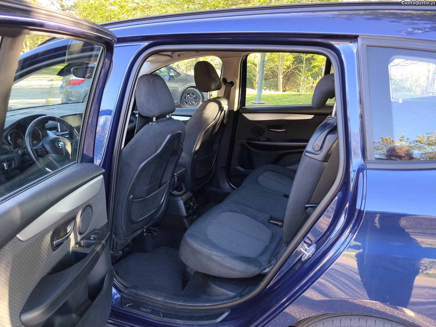 BMW 216 Gran Tourer 7L - 302.000Km — fotografia 4