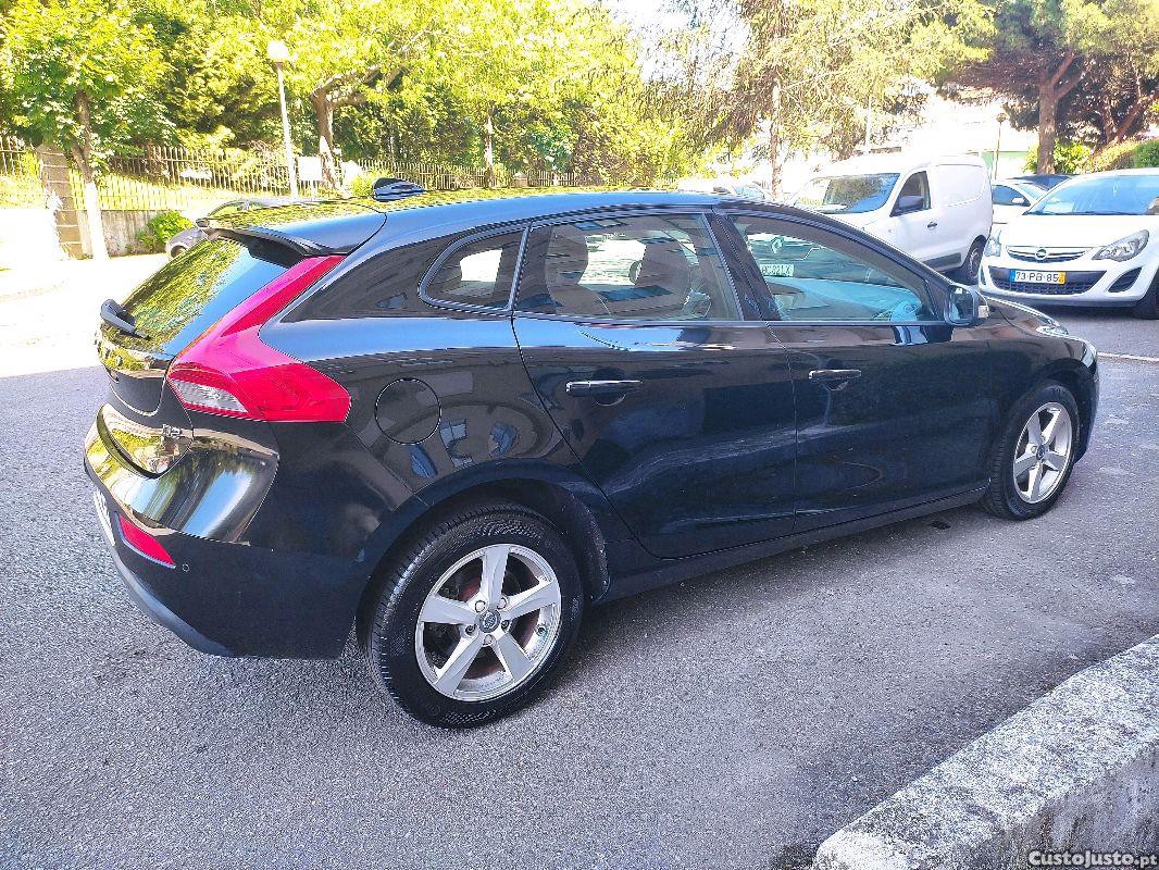 Volvo V40 2.0d 120cv Momentum — fotografia 7