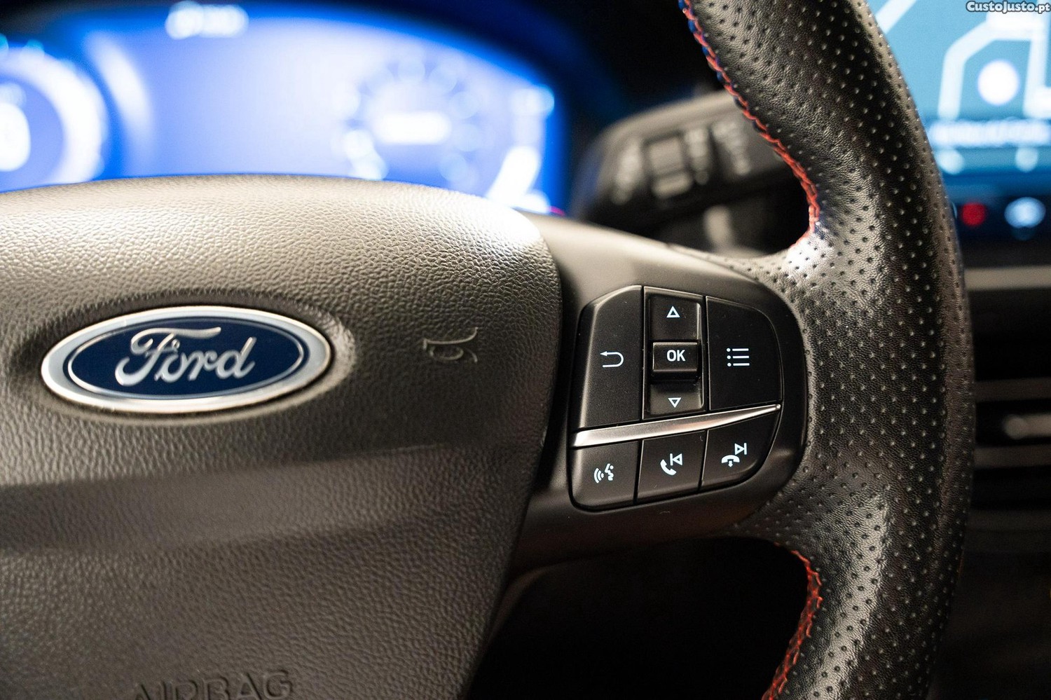 Ford Focus SW 1.0 EcoBoost MHEV ST-Line X — fotografia 4