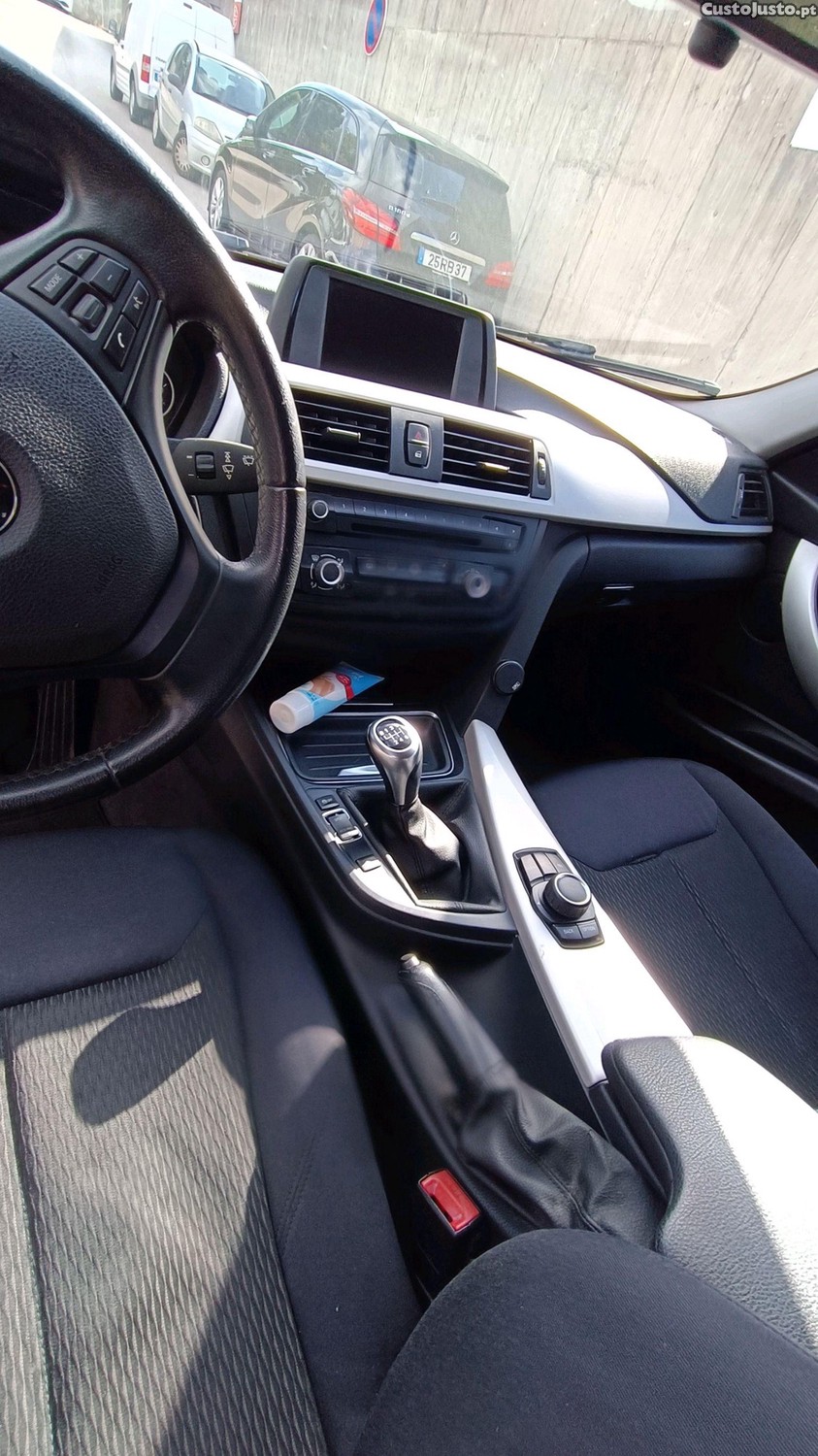 BMW 318 d f11 — fotografia 4