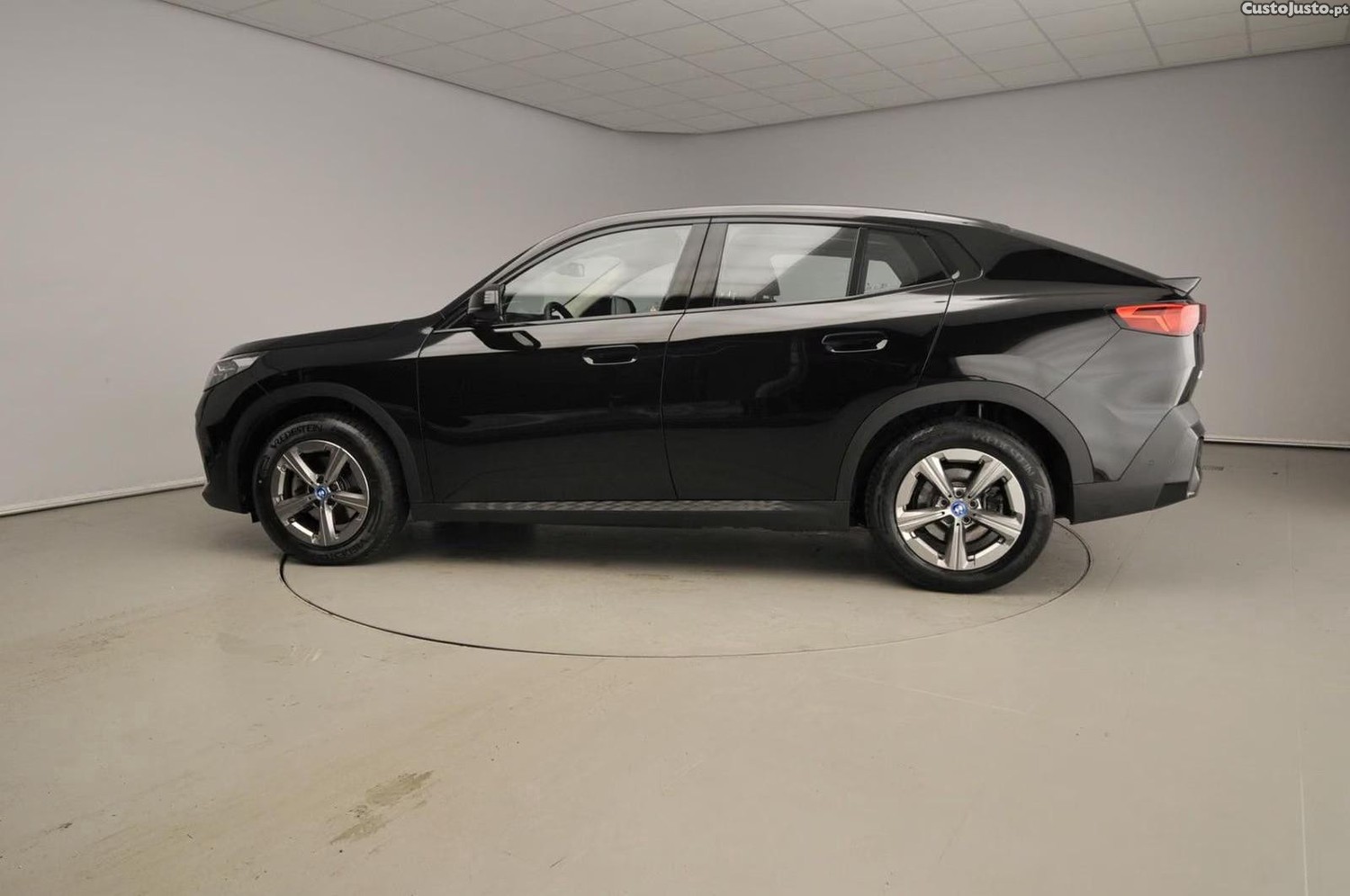 BMW iX2 eDrive20 — fotografia 28