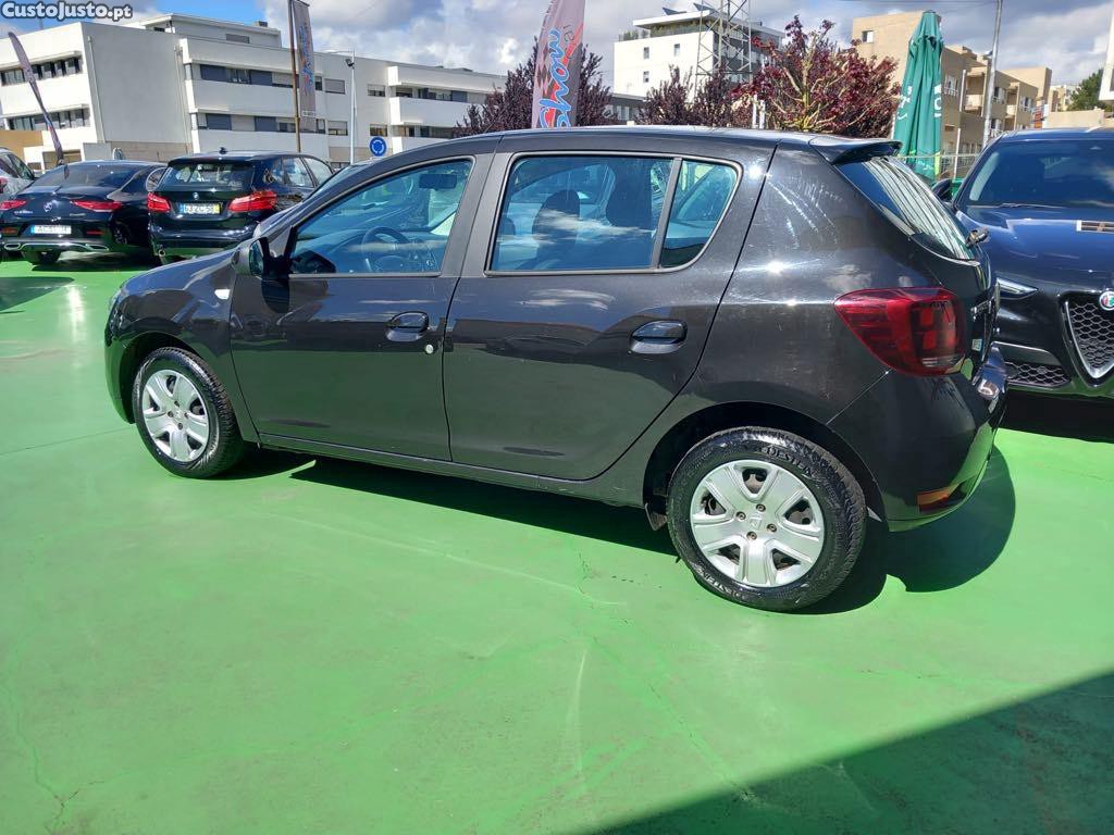 Dacia Sandero 1.0 SCe Comfort — fotografia 11