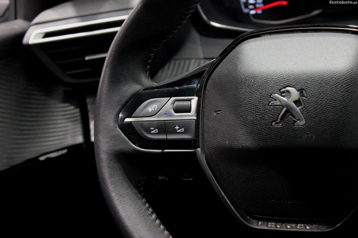 Peugeot 208 1.5 BlueHDi Active Pack — fotografia 18