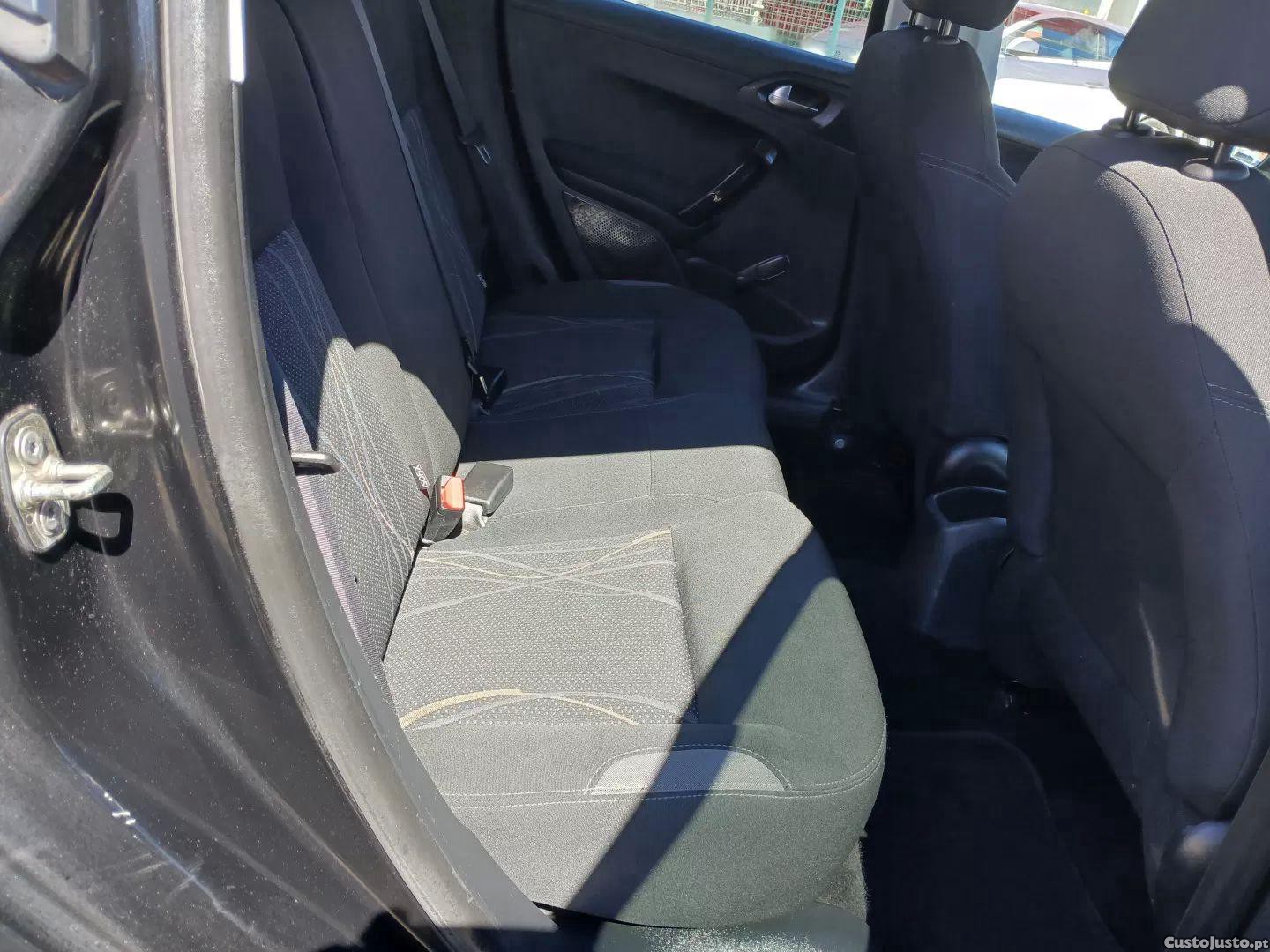 Peugeot 208 1.2 vti active — fotografia 6