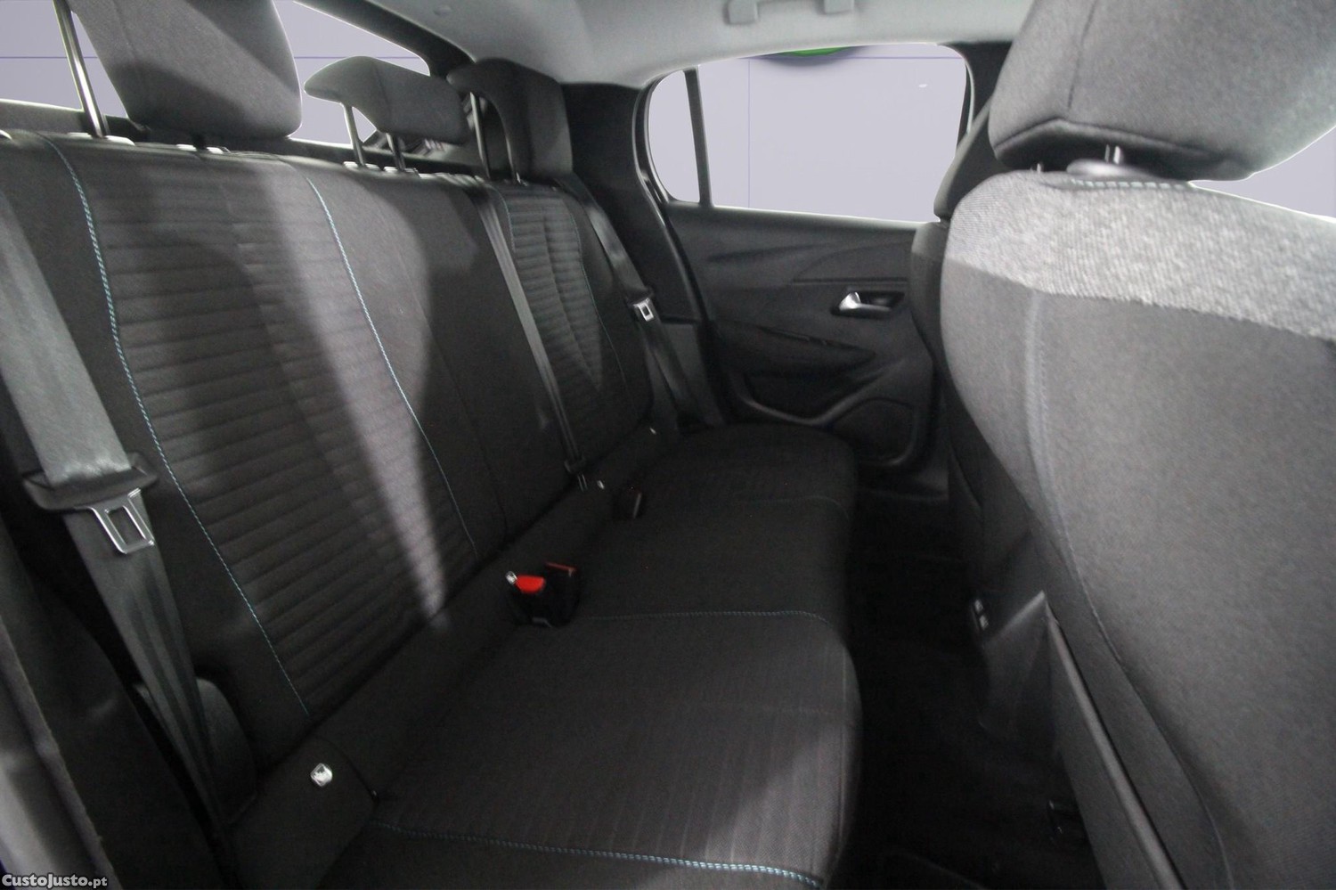 Peugeot 208 50 kWh Active — fotografia 4