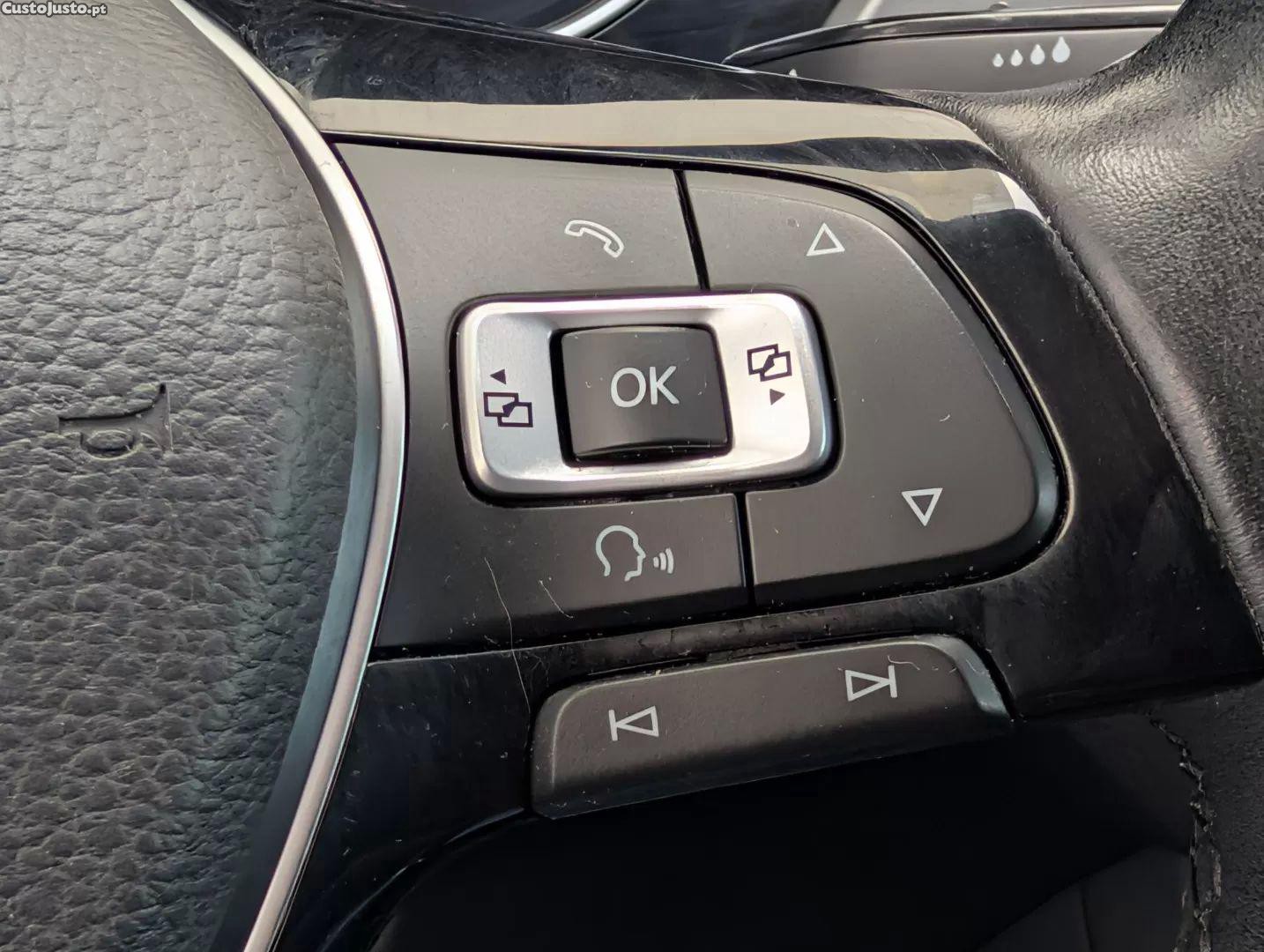 Volkswagen Touran 1.6 tdi highline dsg — fotografia 3