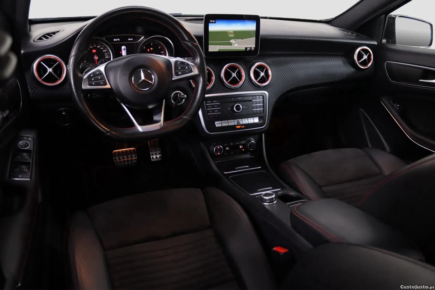 Mercedes-Benz A 180 d AMG Line Aut. — fotografia 14