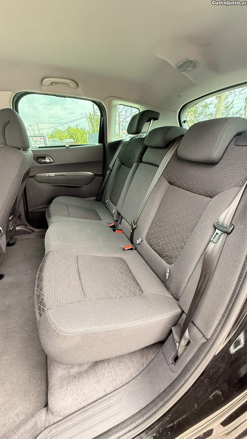 Peugeot 3008 1.6 HDI de 2015 — fotografia 12