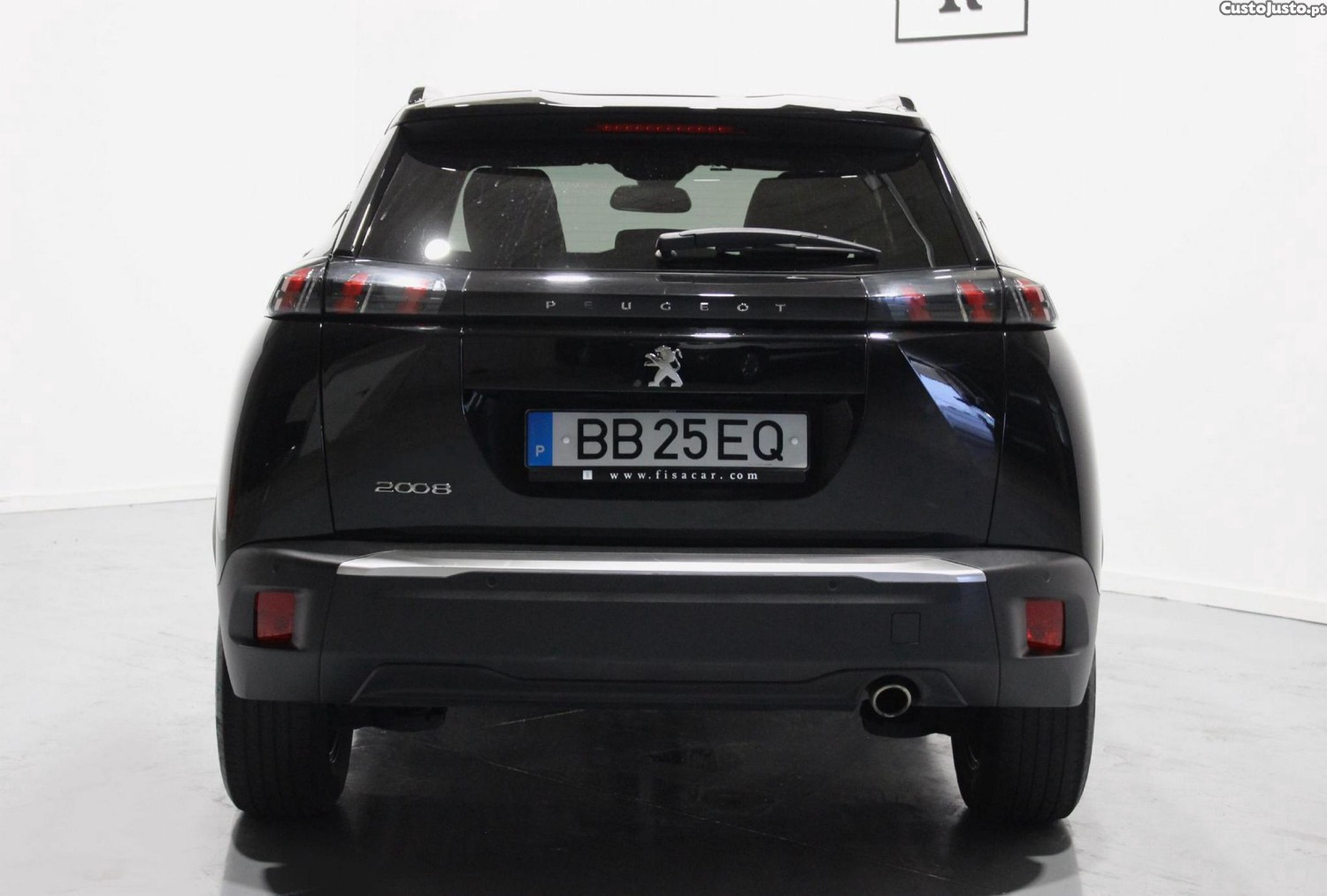 Peugeot 2008 1.5 BlueHDi Allure EAT8 — fotografia 24