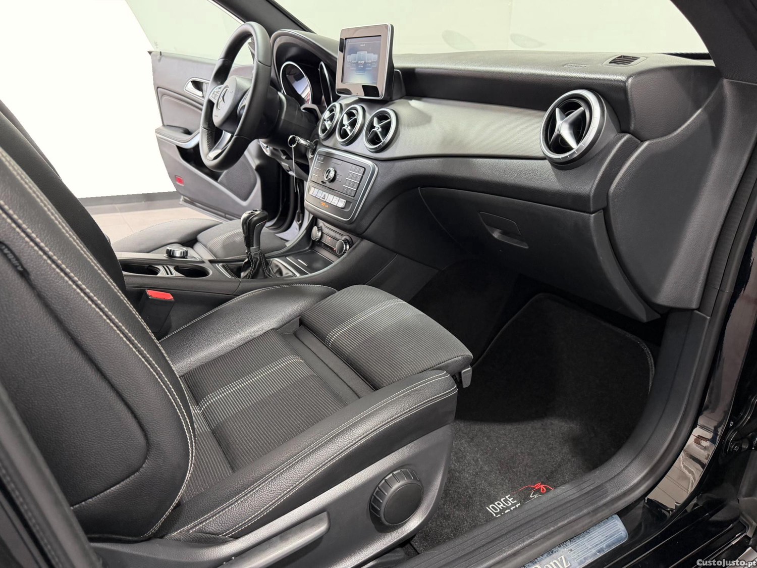 Mercedes-Benz CLA 180 D SHOOTING BRAKE URBAN 109 CV - NACIONAL — fotografia 9