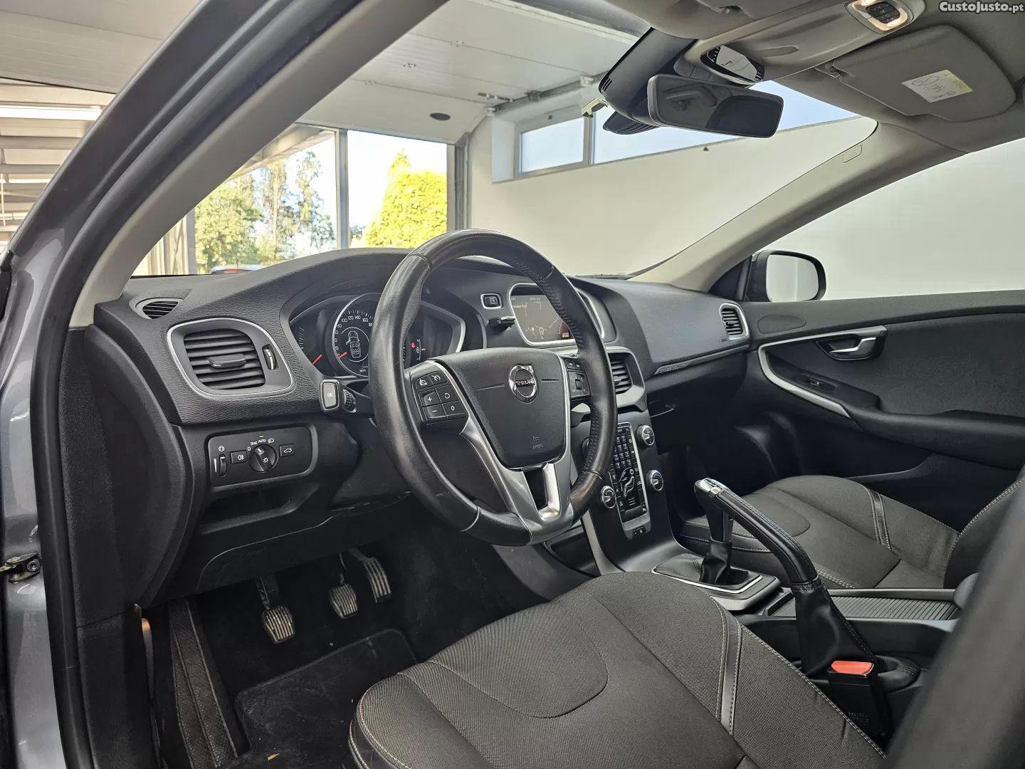 Volvo V40 2.0 d2 momentum — fotografia 14