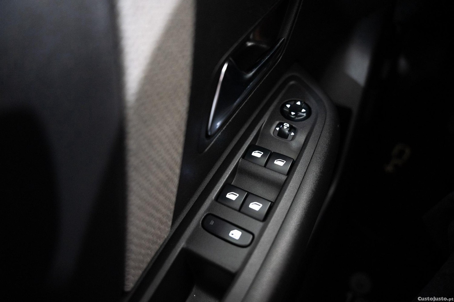 Citroën C4 1.2 PureTech Shine — fotografia 4