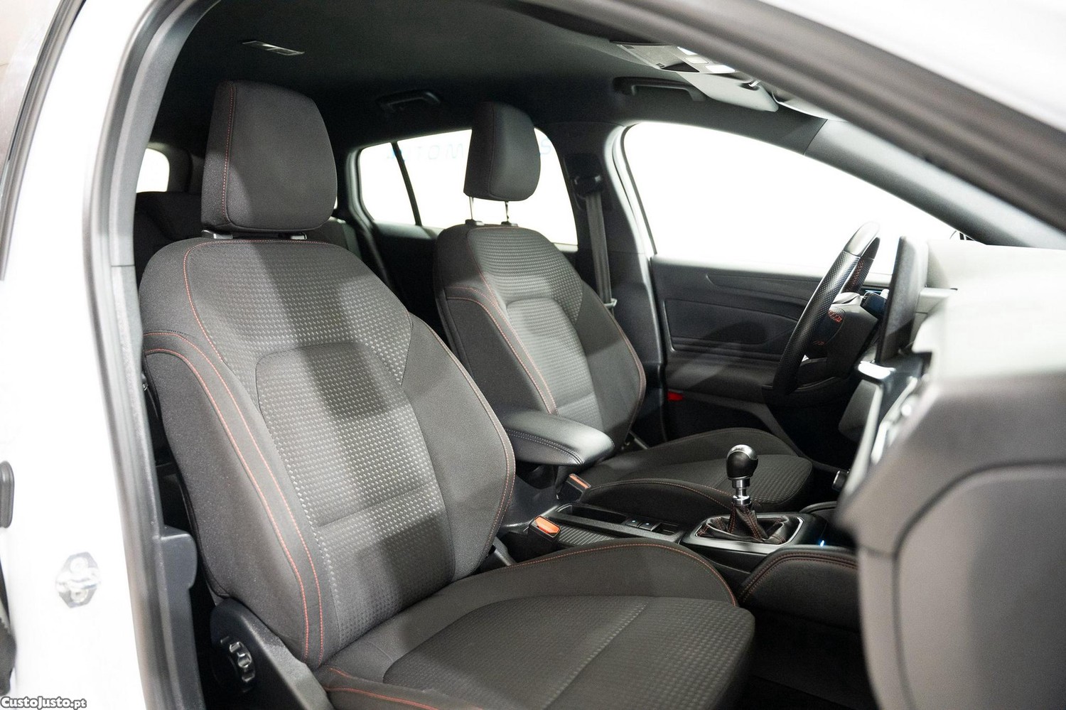 Ford Focus SW 1.0 EcoBoost MHEV ST-Line X — fotografia 3