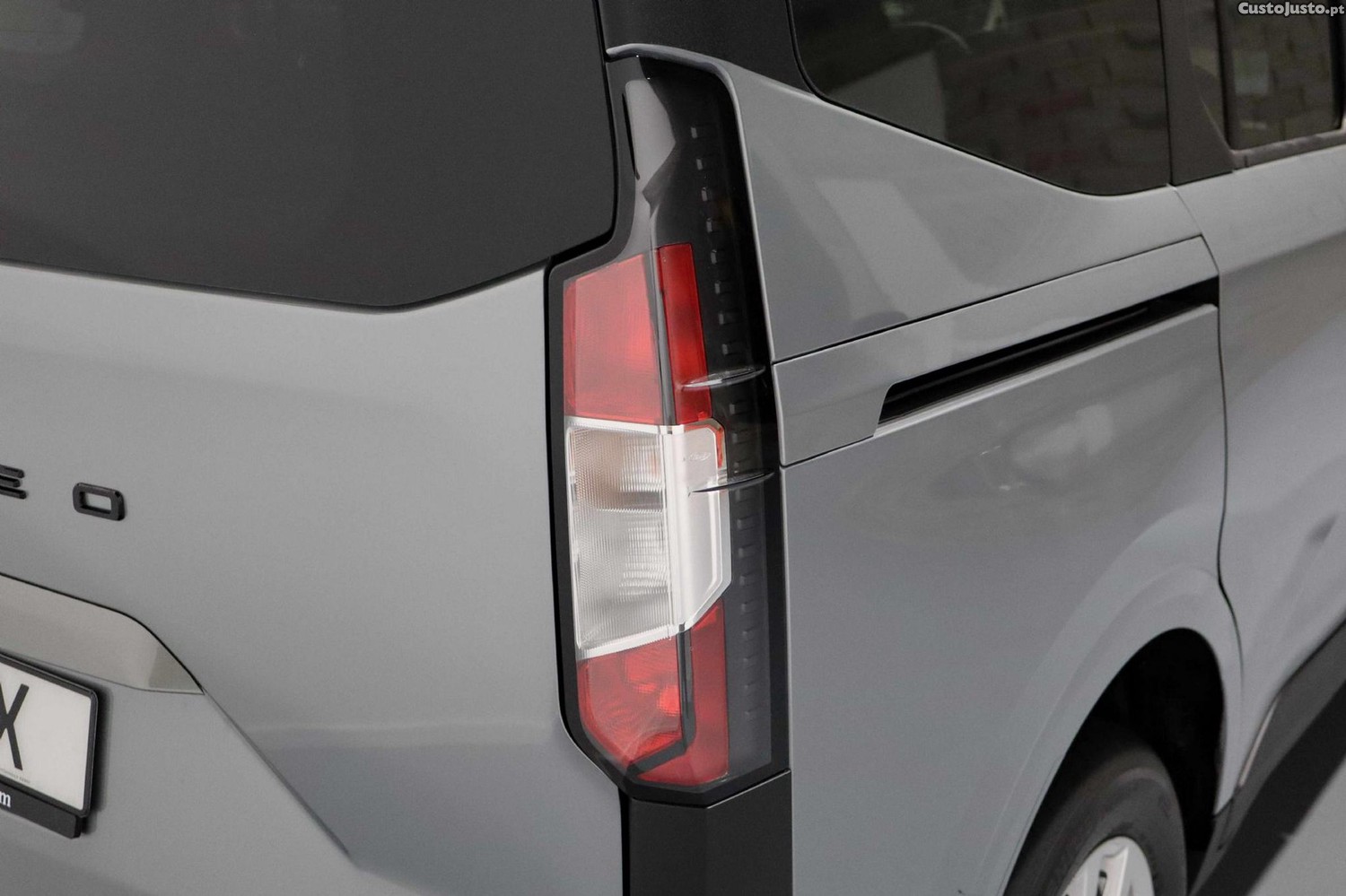 Ford Tourneo 1.0 EcoBoost Titanium — fotografia 20