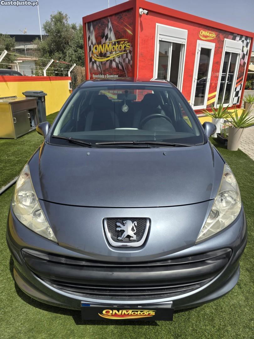 Peugeot 207 1.4 16V Trendy — fotografia 14