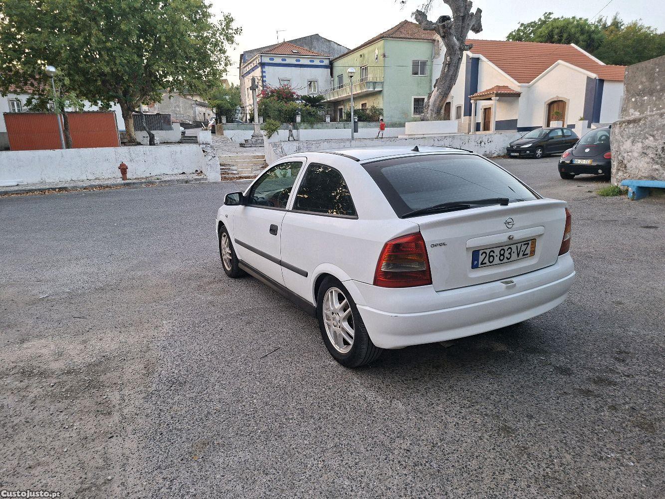 Opel Astra 1.7 CDTI gasóleo — fotografia 3