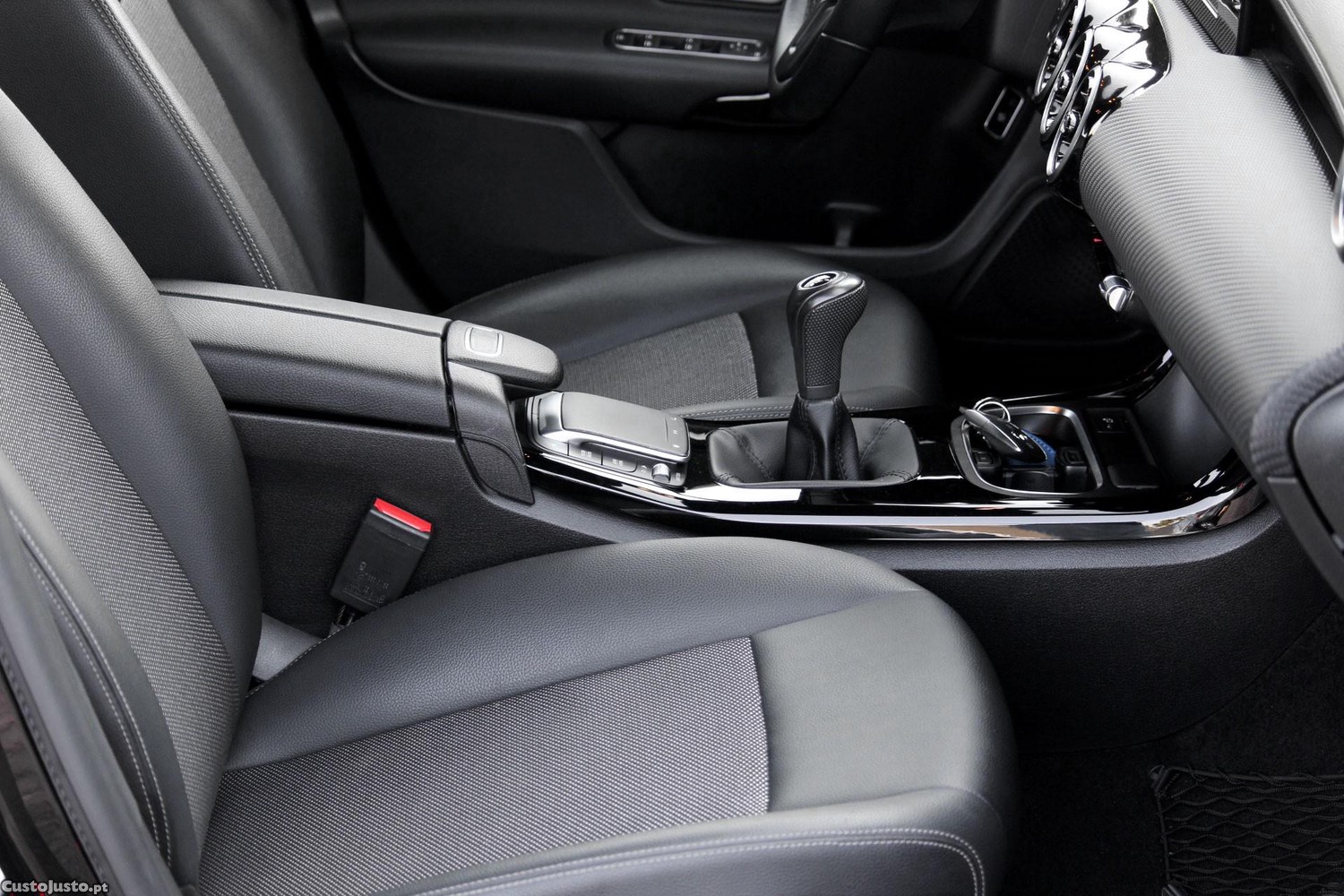 Mercedes-Benz CLA 180 d Style — fotografia 12