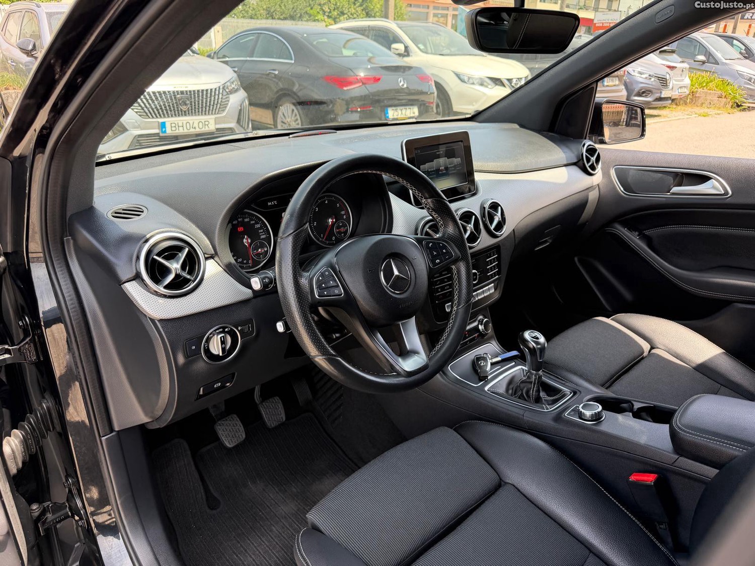 Mercedes-Benz B 180 d Urban — fotografia 19