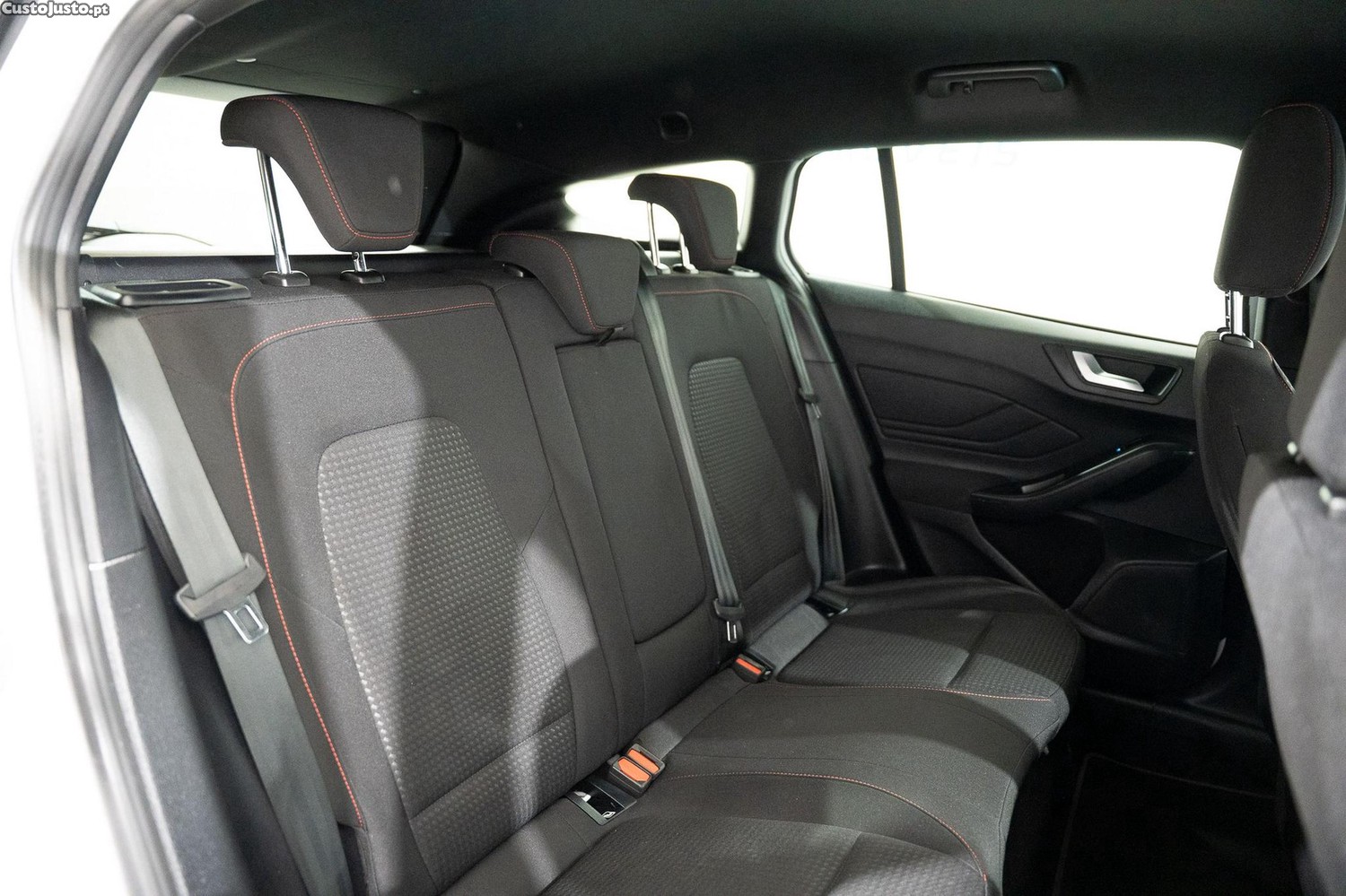 Ford Focus SW 1.0 EcoBoost MHEV ST-Line X — fotografia 2