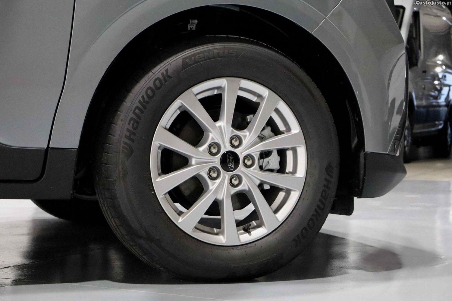Ford Tourneo 1.0 EcoBoost Titanium — fotografia 18