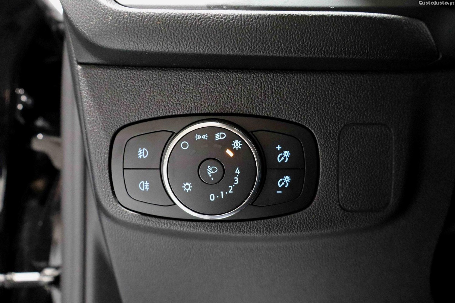 Ford Focus 1.5 TDCi ECOBlue ST-Line Aut. — fotografia 17
