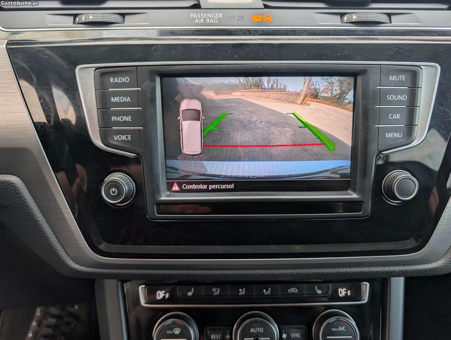 Volkswagen Touran 1.6 tdi highline dsg — fotografia 5