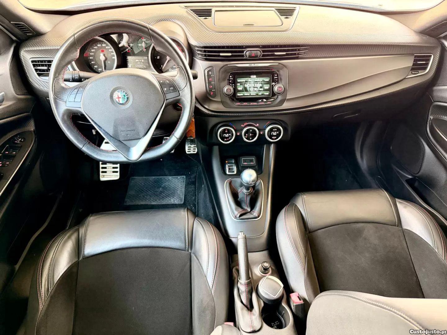 Alfa Romeo Giulietta 2.0 jtdm sport — fotografia 11