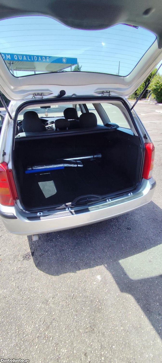 Ford Focus (Dnw) S.wagon — fotografia 3