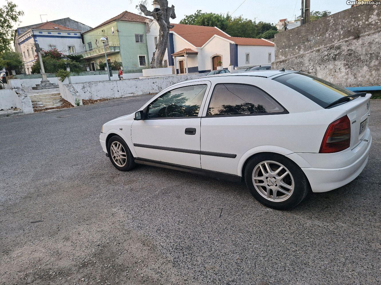 Opel Astra 1.7 CDTI gasóleo — fotografia 2