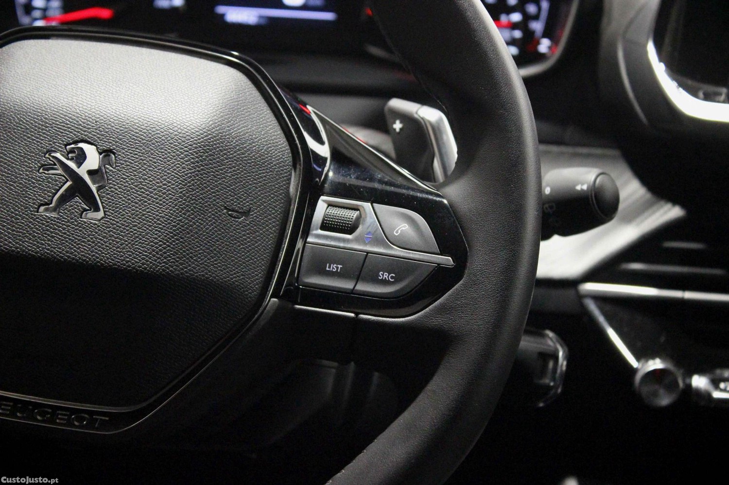 Peugeot 2008 1.5 BlueHDi Allure EAT8 — fotografia 16