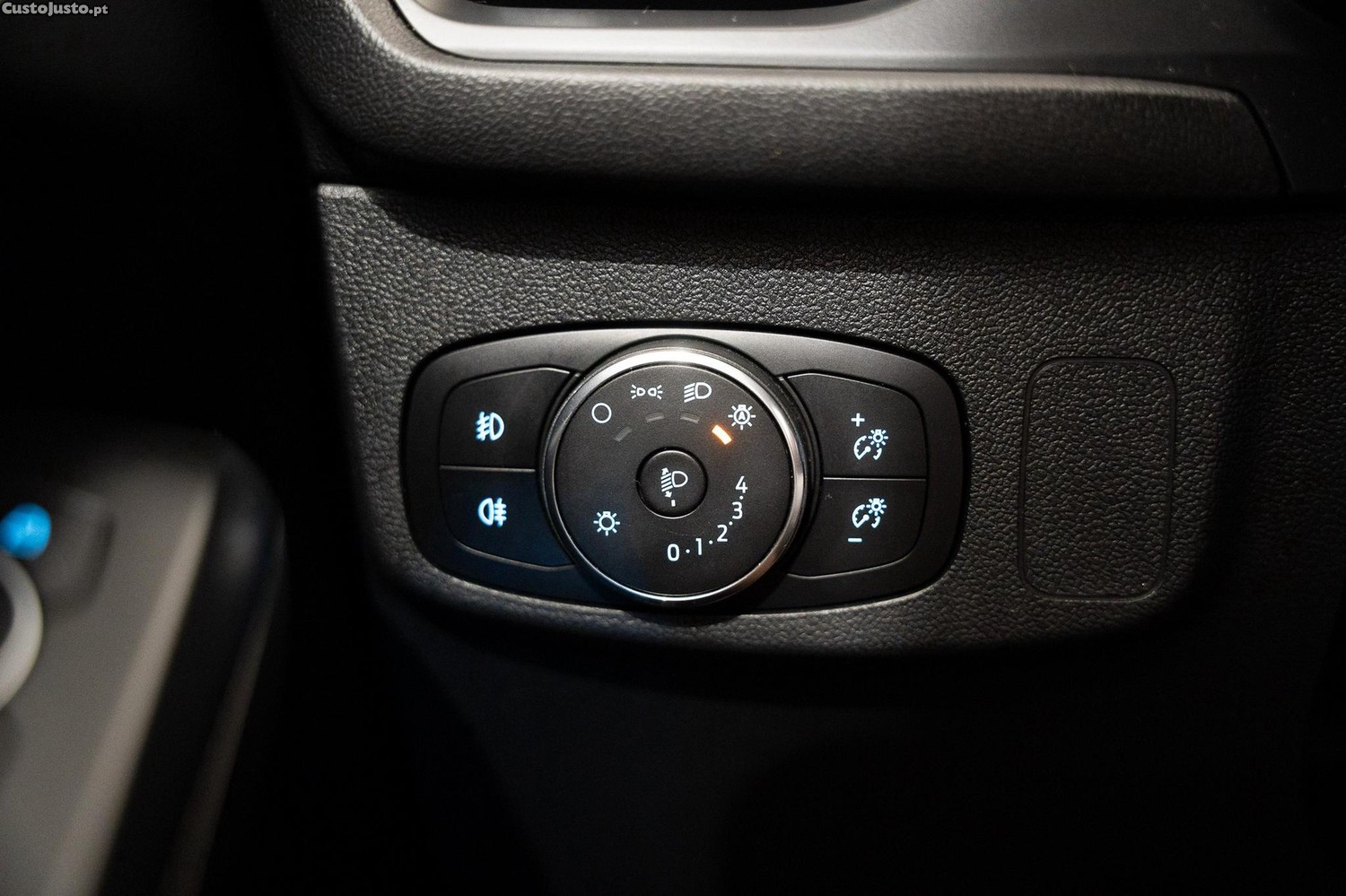 Ford Focus SW 1.0 EcoBoost MHEV ST-Line X — fotografia 10