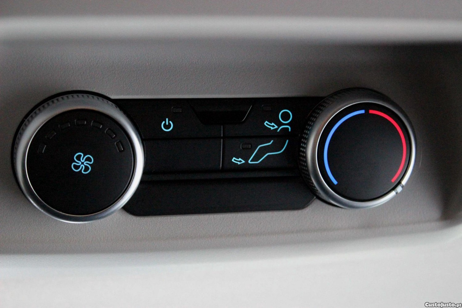 Ford Transit Custom 320 L2 2.0 EcoBlue Trend — fotografia 2