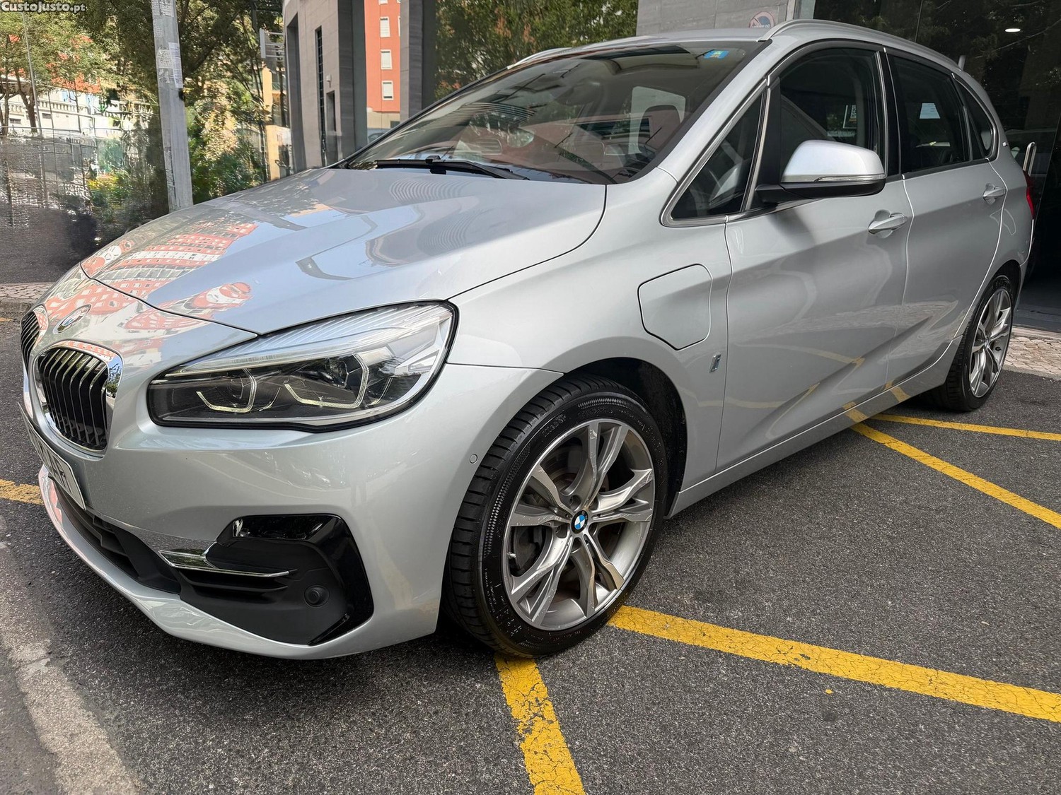 BMW 225 Active Tourer XE iPerformance Luxury Line — fotografia 4