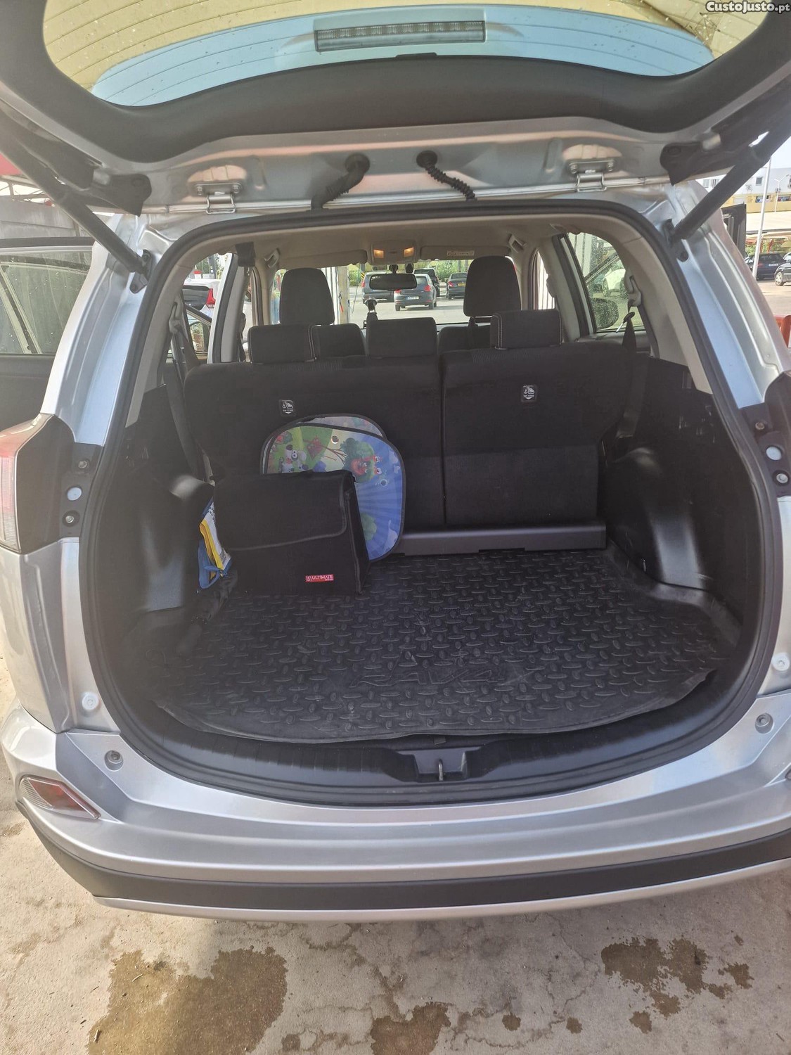 Toyota RAV4 2.0 D-4D 143 cv — fotografia 4