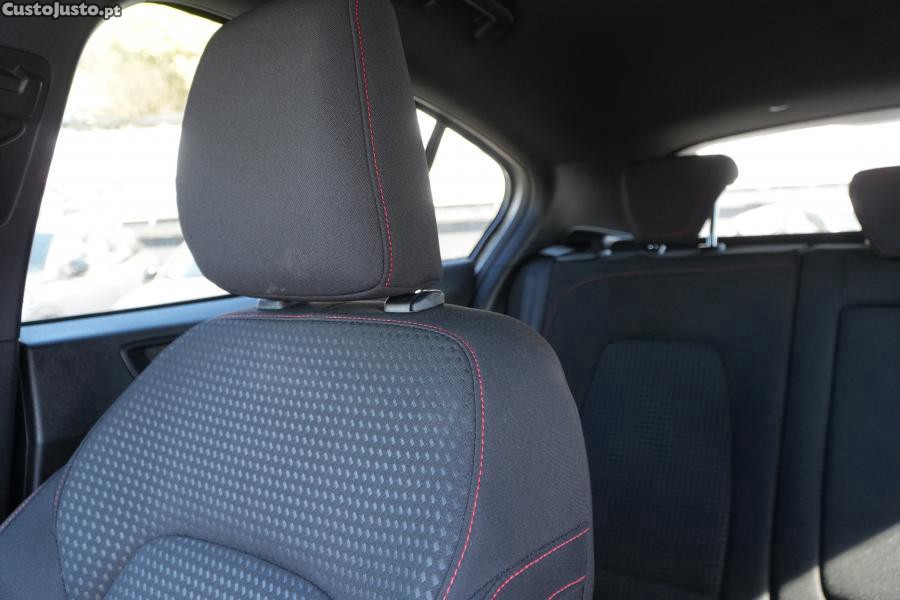 Ford Focus 1.0 EcoBoost MHEV ST — fotografia 3