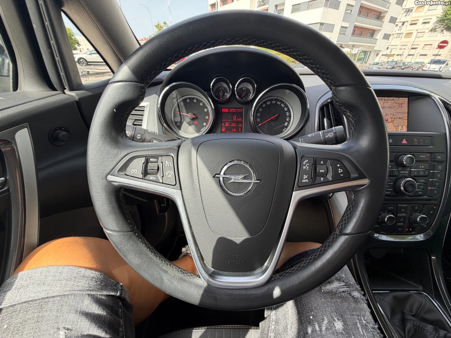 Opel Astra 1.4 T COSMO S/S — fotografia 9