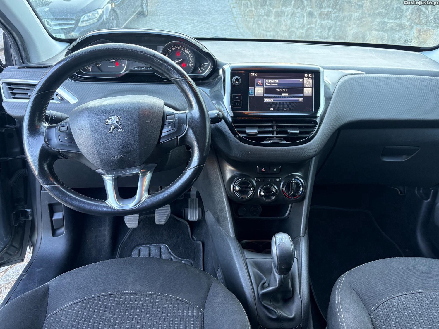 Peugeot 208 1.6 BlueHDi Style (Nacional) — fotografia 8