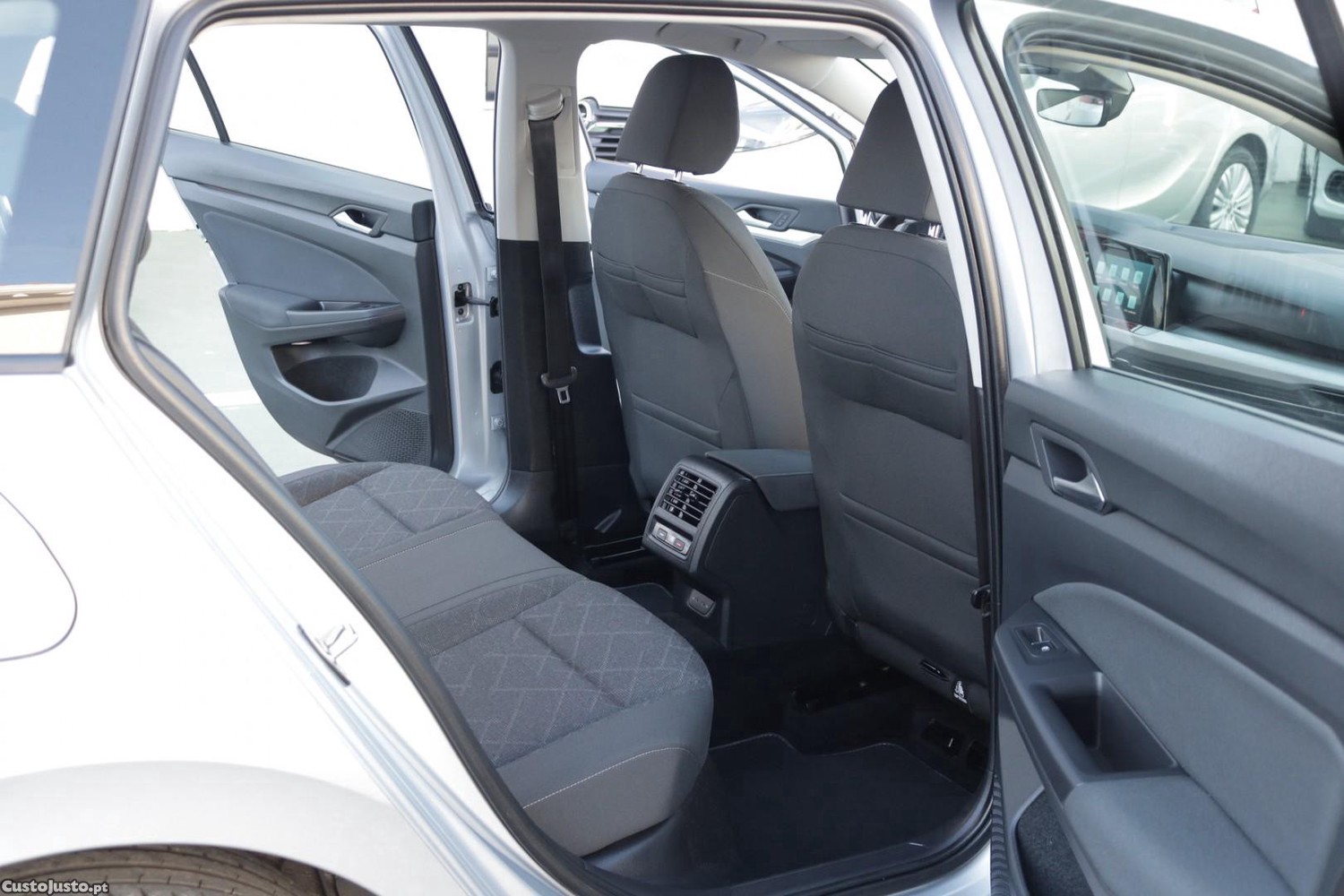 Volkswagen Golf Variant 2.0 TDI Life DSG 115cv — fotografia 36