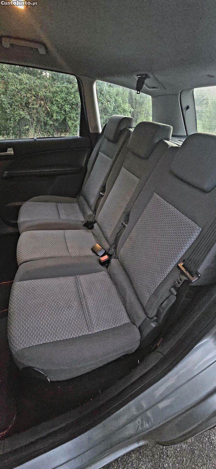 Ford C-Max 1.6 cdti 110cv — fotografia 3