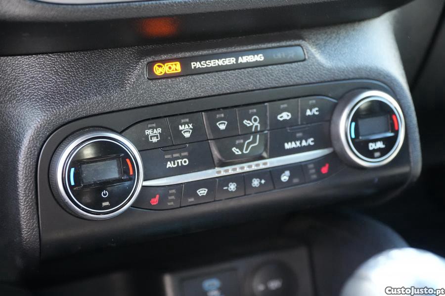 Ford Focus 1.0 EcoBoost MHEV ST — fotografia 2