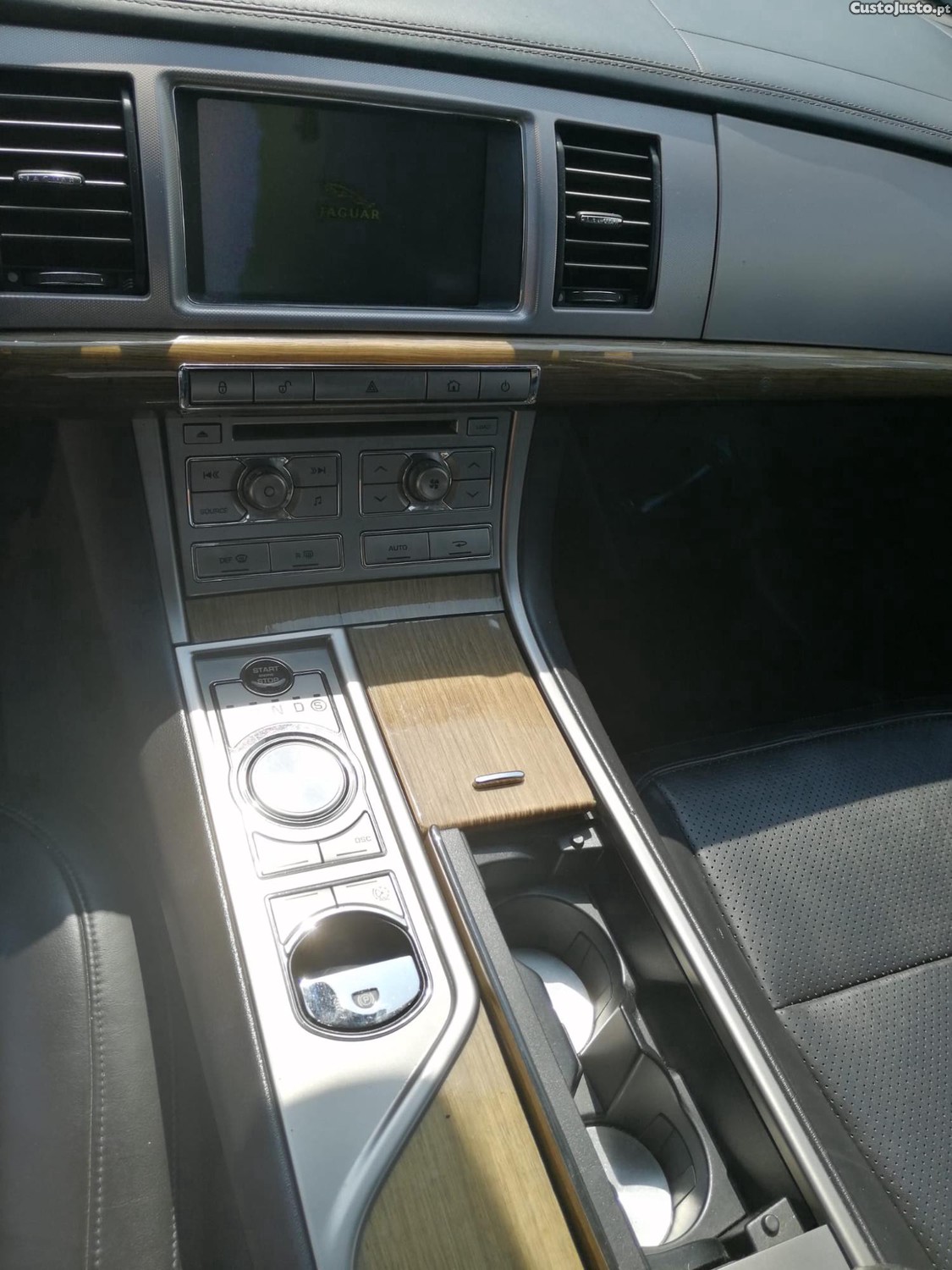 Jaguar XF 4.2 V8 Supercharged SV8 - 420 cv — fotografia 3