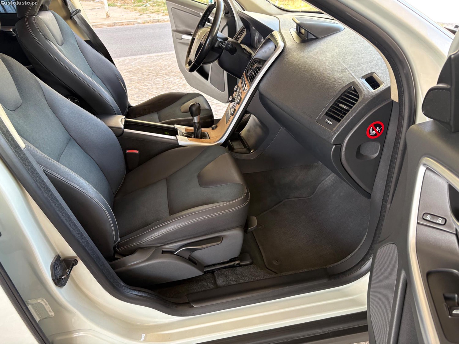Volvo XC 60 AWD 2.4 D 5 cilindros — fotografia 5