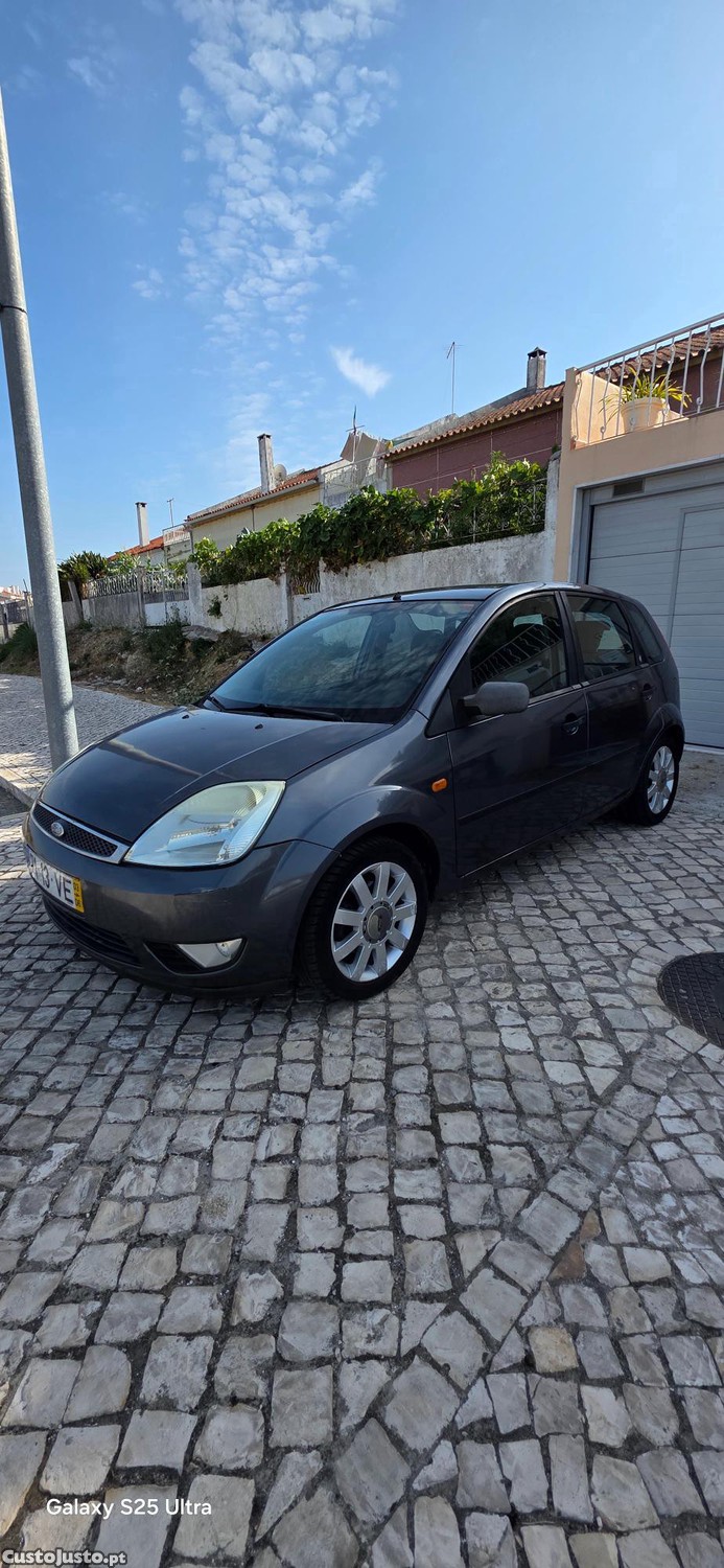 Ford Fiesta Ghia — fotografia 5