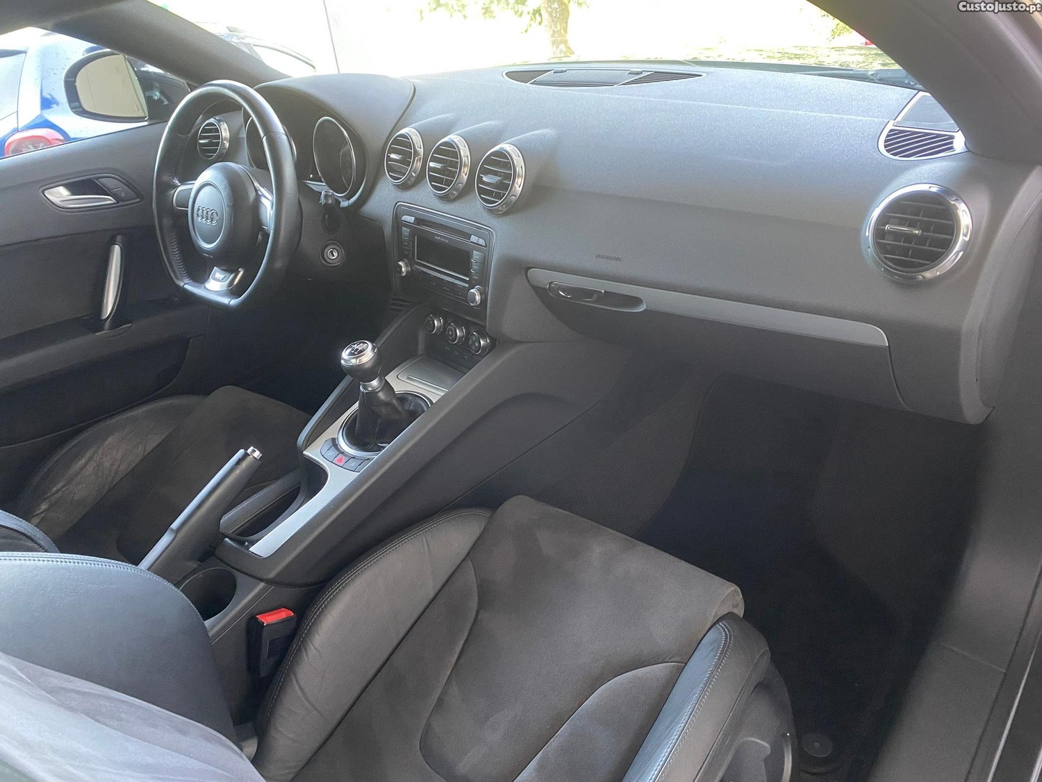 Audi TT Coupé 2.0 TFSi S-line — fotografia 4