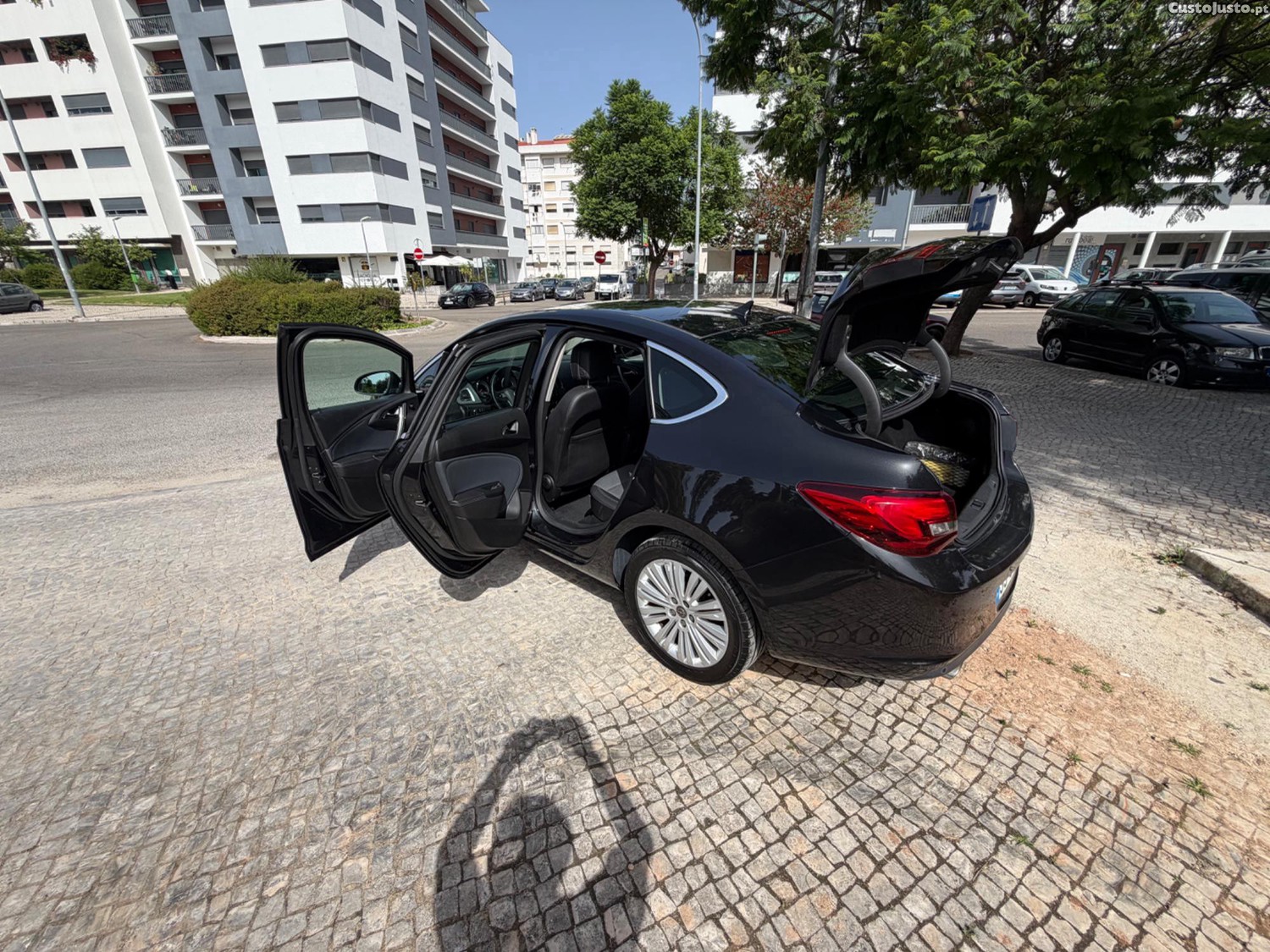 Opel Astra 1.4 T COSMO S/S — fotografia 13