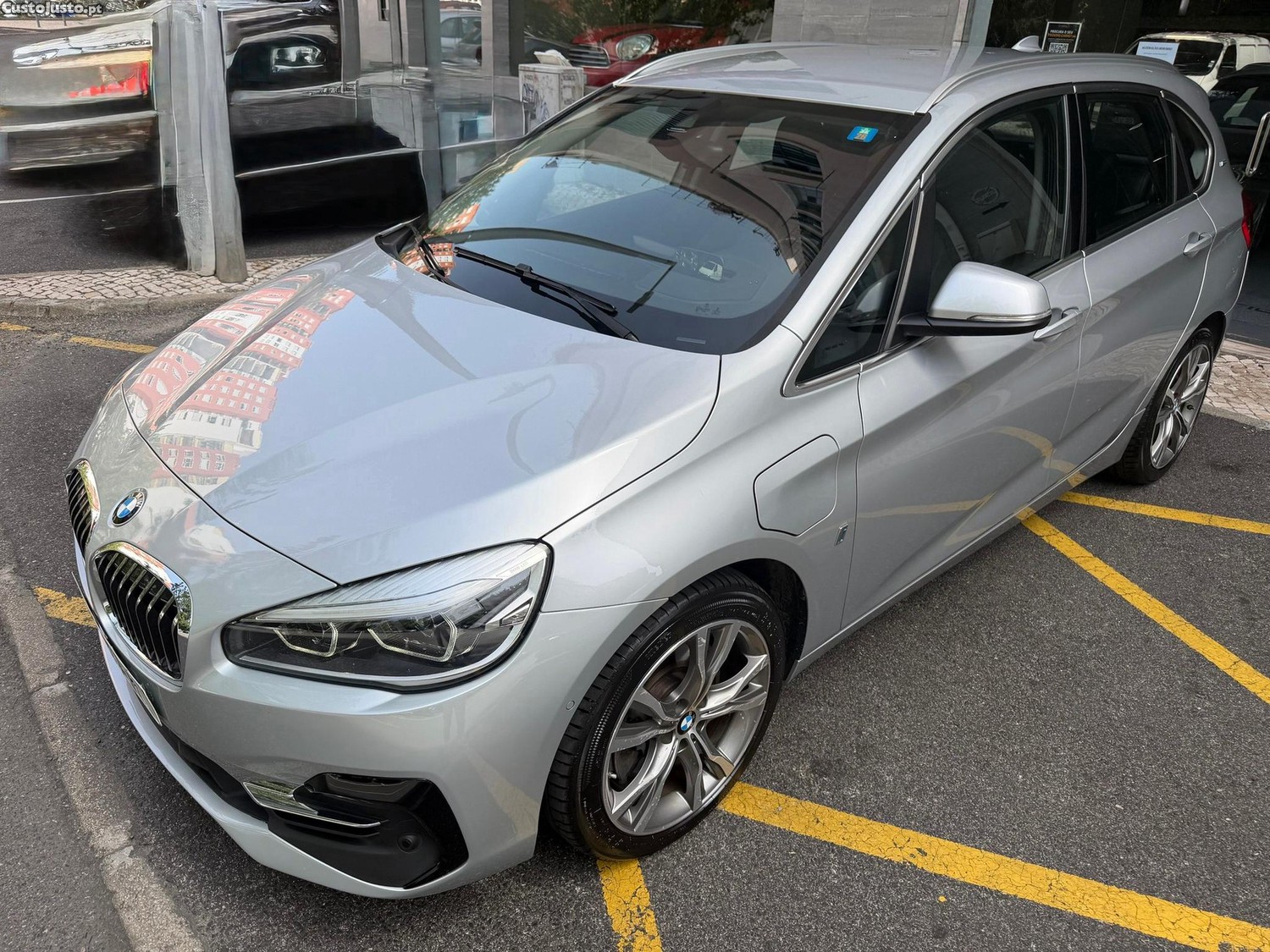 BMW 225 Active Tourer XE iPerformance Luxury Line — fotografia 2