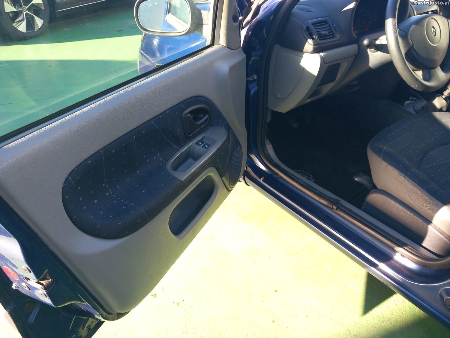 Renault Clio 1.5 dCi Confort — fotografia 15
