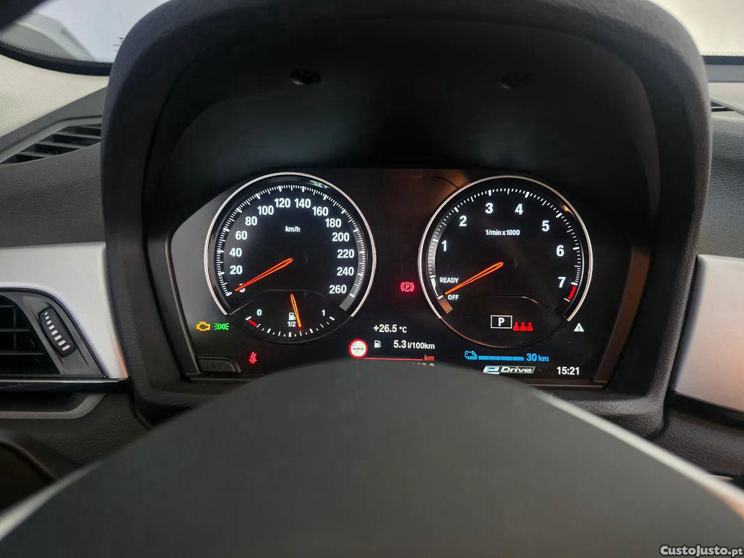 BMW X1 xDrive25e Advantage — fotografia 2
